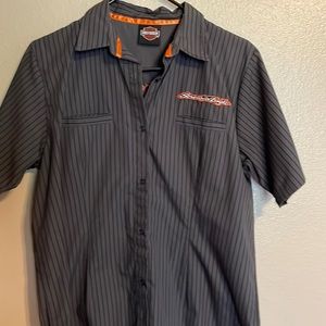 Ladies Harley Davidson short sleeve blouse.